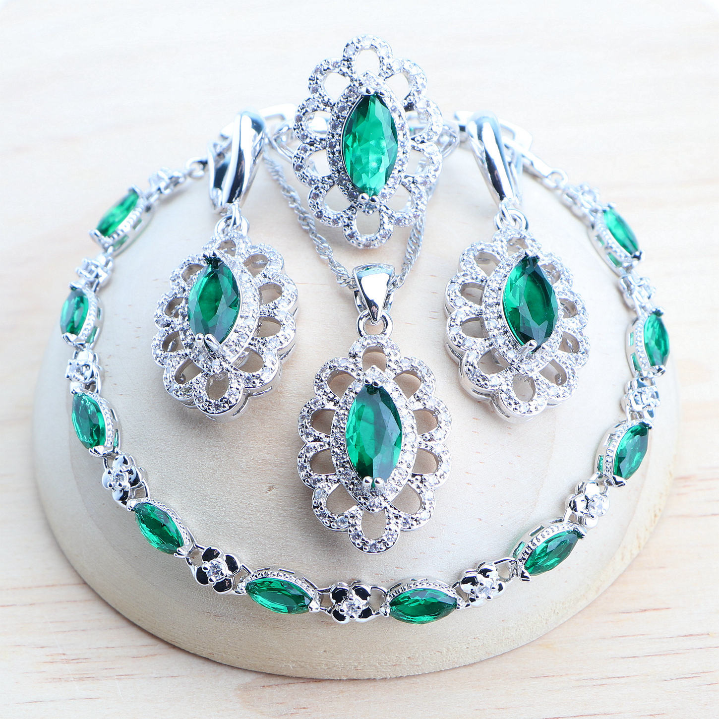 สีเขียว