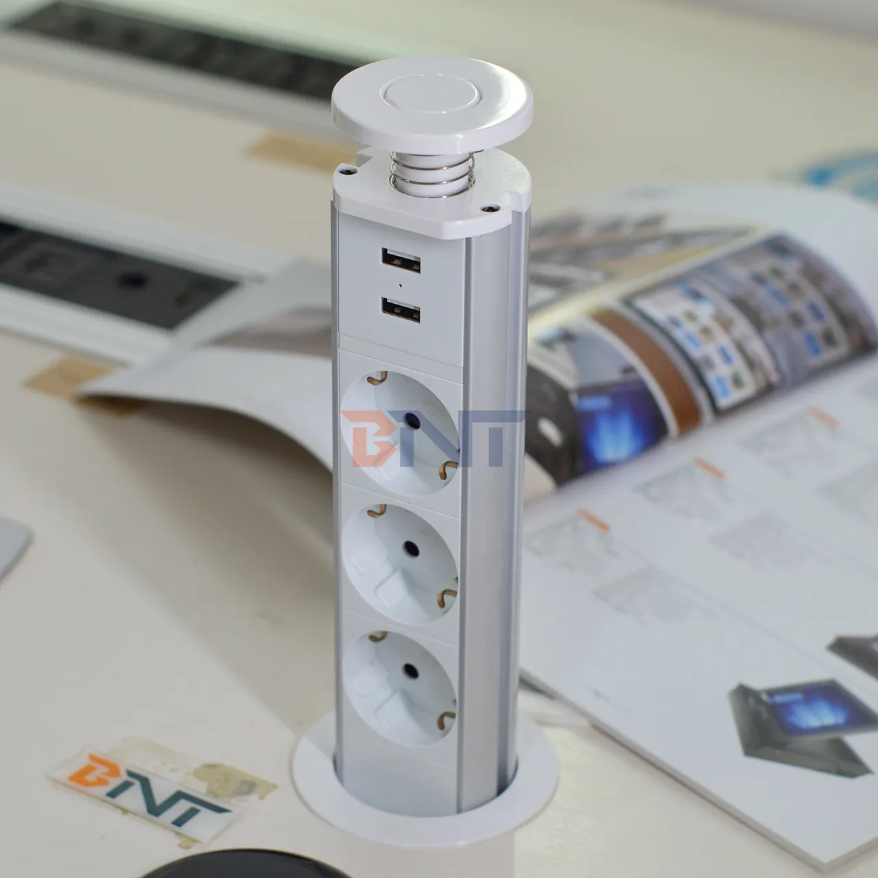 USB Charging IP44 6cm White color kitchen vertical tower power outlet for pop up sockets with power cord