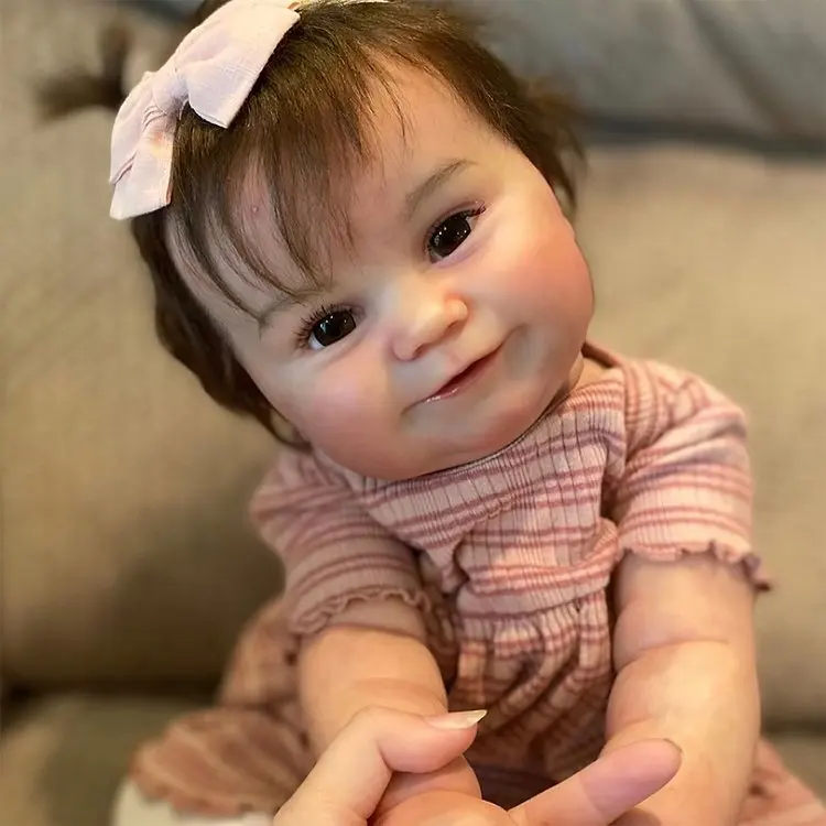 かわいい笑顔の小さな人形の女の子3D塗装された小さなシミュレートされたファブリカイノヴァベベリボーンコンプレトデシリコン