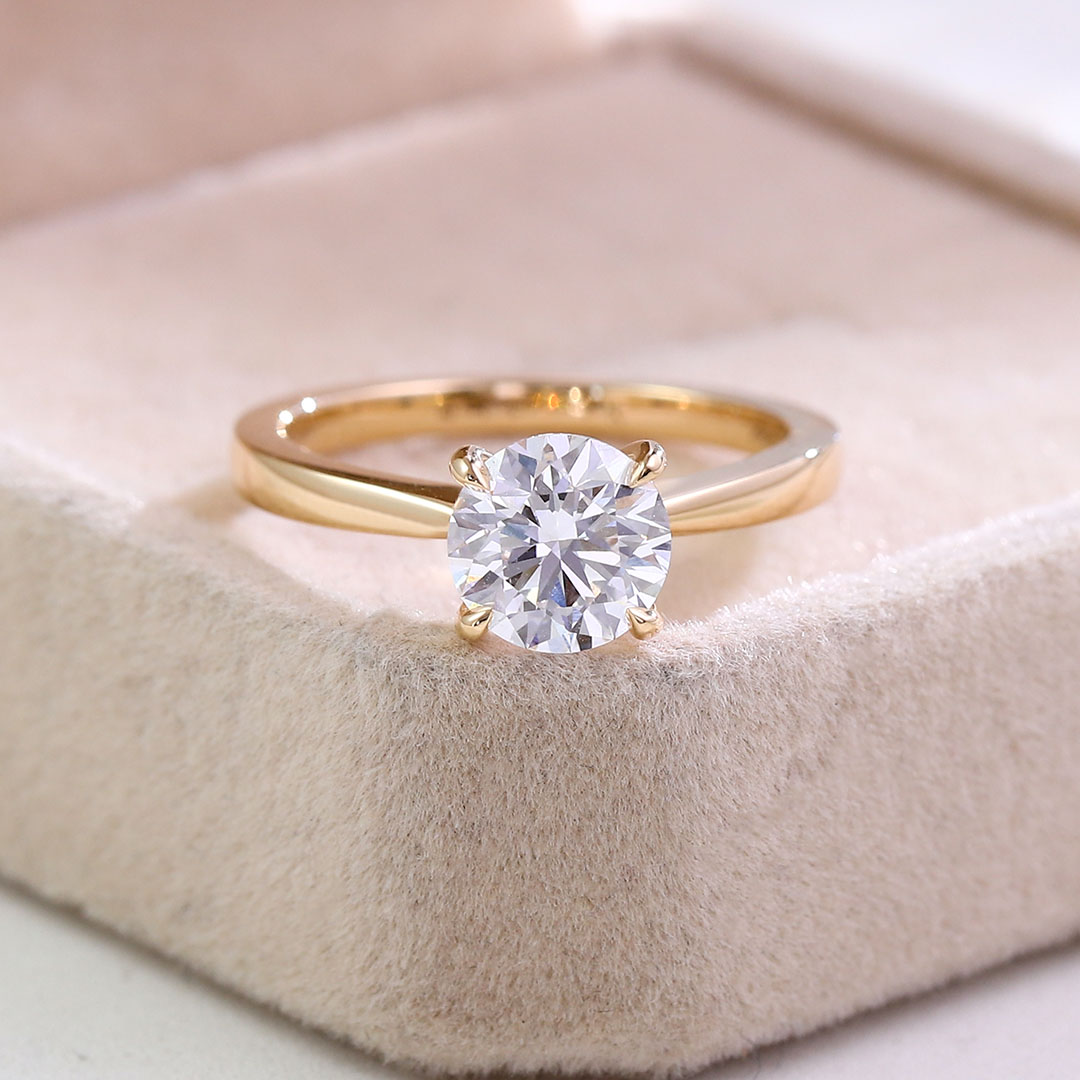 Or 18K avec diamant laboratoire de taille ronde 1.5ct E-VS1