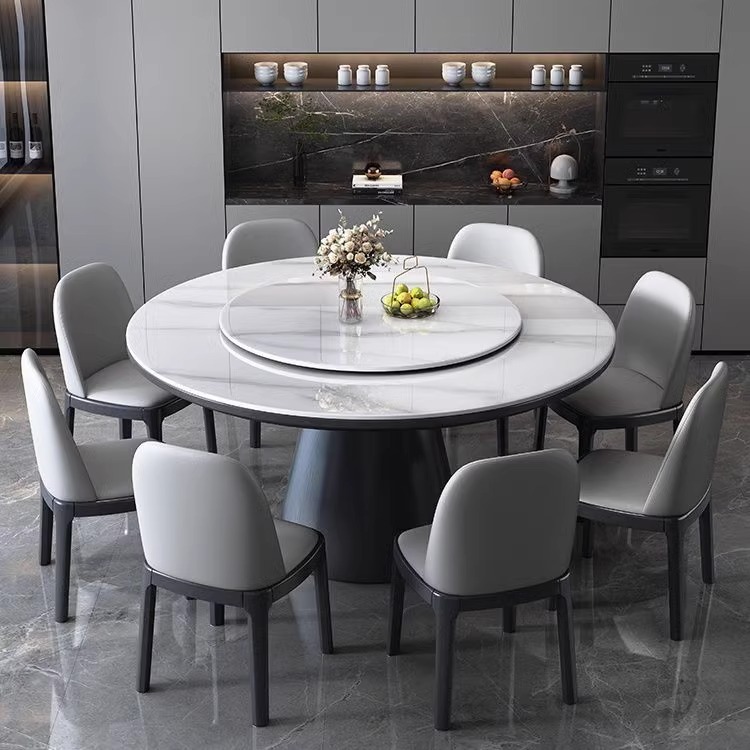 Una mesa con seis sillas