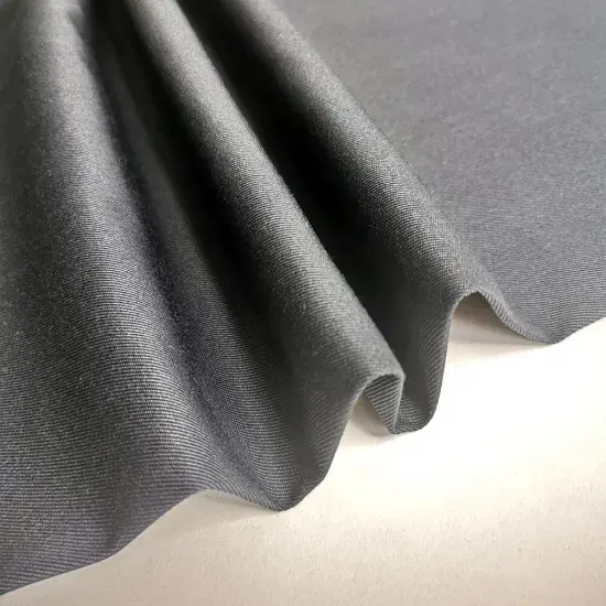 Tissu personnalisé Bon marché et doux Vente en gros 100% polyester sergé gabardine tissu vêtements de travail tissu