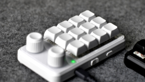 2,4G kabellose mini programmierbare Tastatur 12 Tasten 2 Knopf heiß schaltbar rot schalter mechanische multifunktionale benutzerdefinierte Makro-Tastaturen