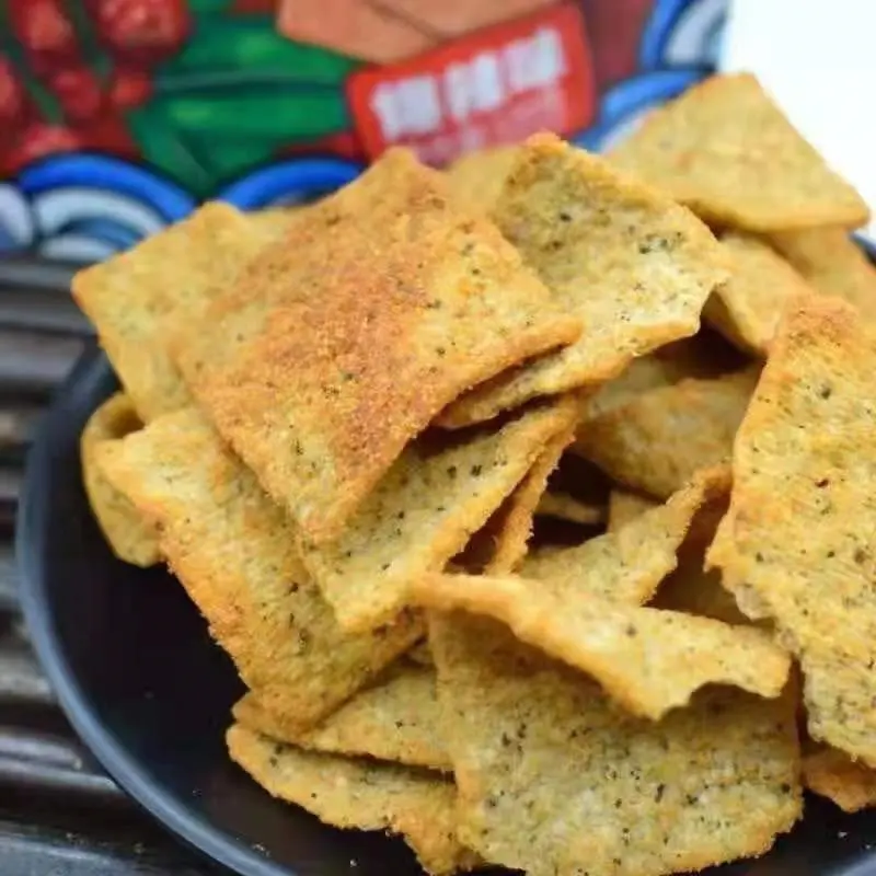 Commercio all'ingrosso fatto a mano Cracker di riso Guoba cinese piccante spuntino chip di riso croccante 120g