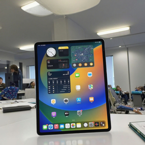 Used Original I Pad Pro 12.9 Inch 4th Gen with 4G <strong>Network</strong> IOS <strong>Operating</strong> <strong>System</strong> Compatible with Any <strong>Type</strong> of I Pad - Product Image 3