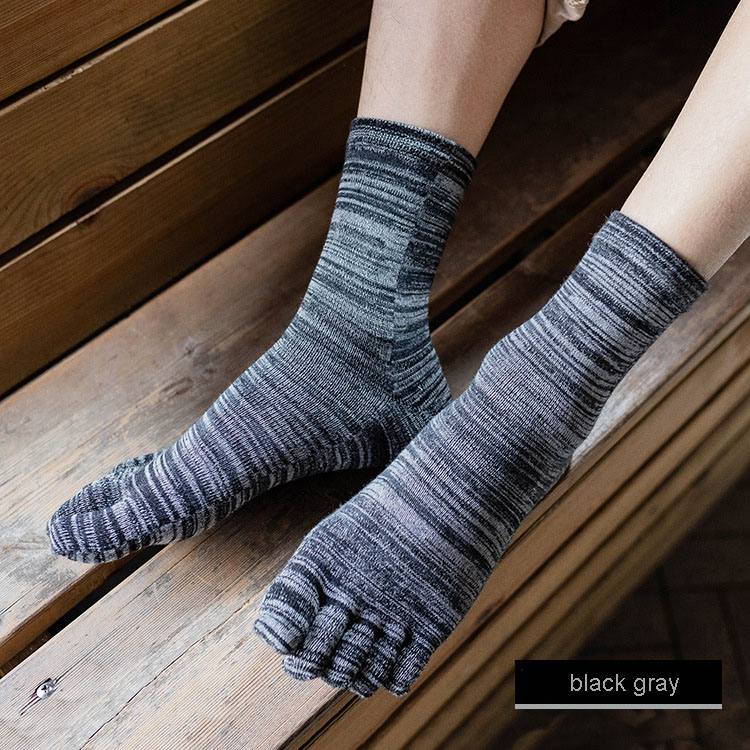 Gris oscuro