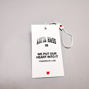 Fabricante de etiquetas colgantes de plástico en relieve personalizado con diseño de patrón de corazón de bloqueo de bucle de cuerda para prendas, bolsos, zapatos con logotipo de marca - Product Image 4