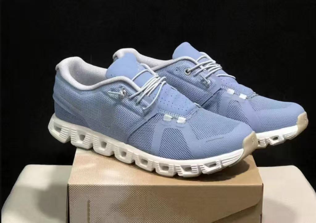 Azzurro cielo chiaro