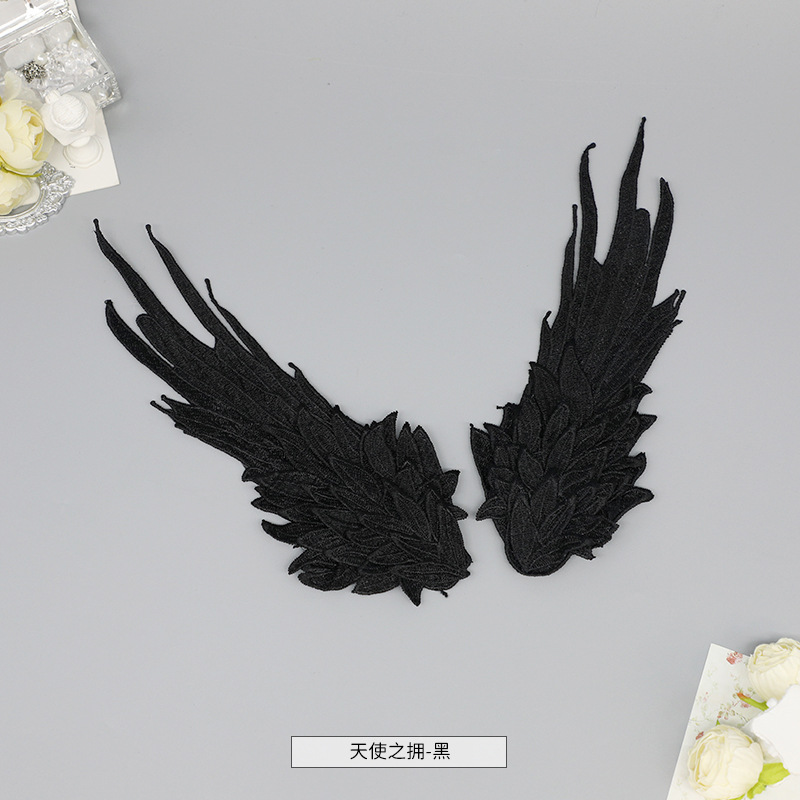 L'abbraccio dell'angelo-nero