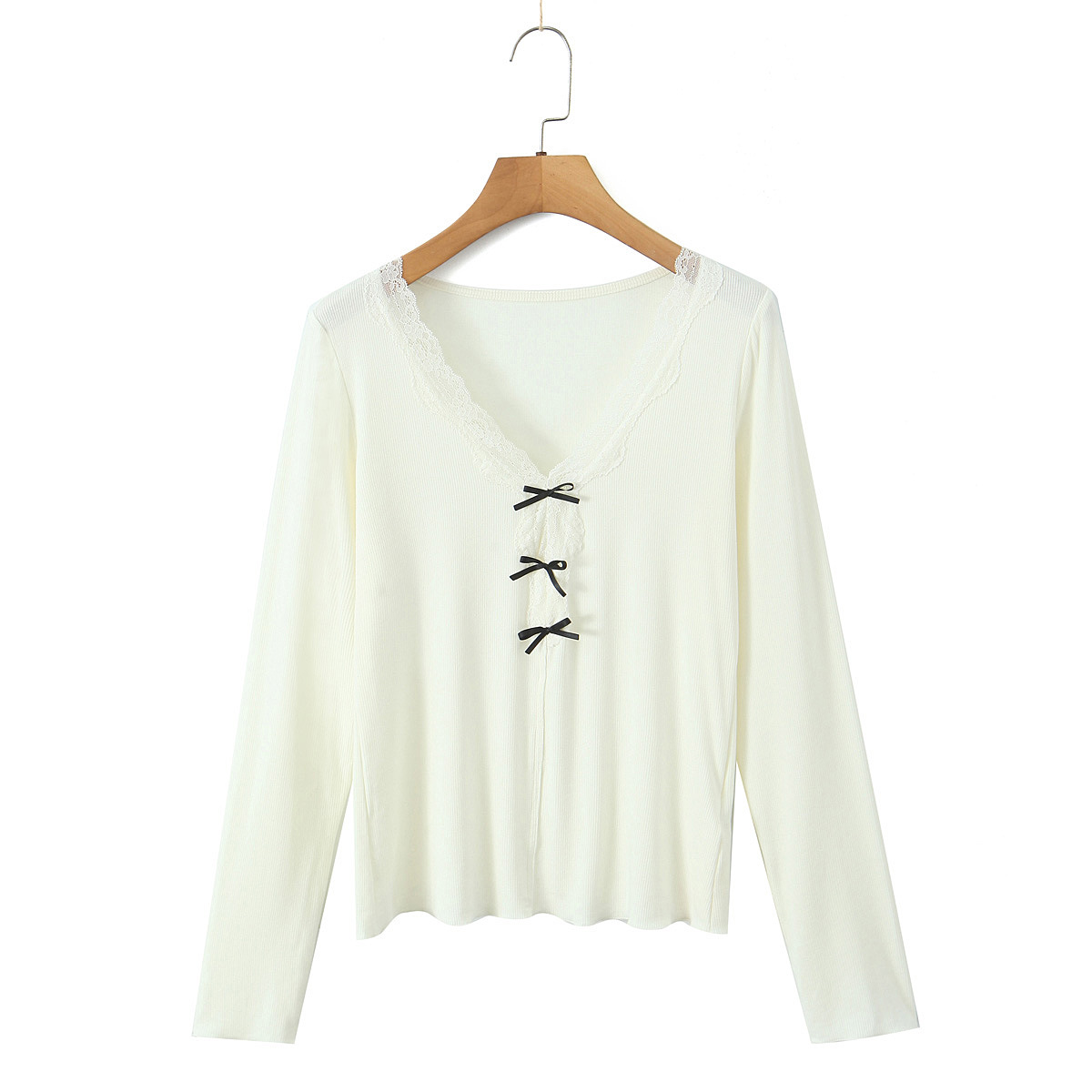 เสื้อยืดสีขาว