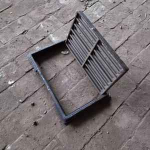 شبكة معدنية مربعة متينة من الحديد الزهر ، قناة تصريف أمان للأرضيات لتطبيقات البناء الصناعي والصب - Product Image 3