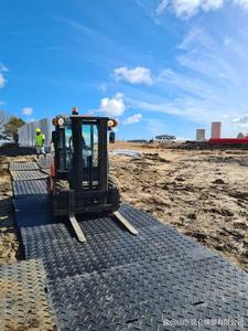 מפעל כבד ישיר <span class=keywords><strong>hdpe</strong></span> מחצלות הגנה מחצלות סין עשה לבניית כבישים זמניים מותאם אישית חיתוך