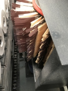 ZD630-<span class=keywords><strong>2Y</strong></span> מחיר נמוך mdf pvc מכונת ליטוש מברשת עץ מכונת ליטוש ארון חריטת עץ מכונת שיוף מברשת דלת עץ