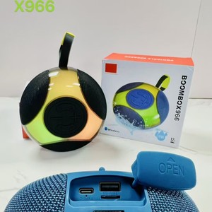 X966 portátil a prueba de agua para altavoces Bluetooth con iluminación LED RGB colorida Función de radio FM y fuente de alimentación de batería - Product Image 2
