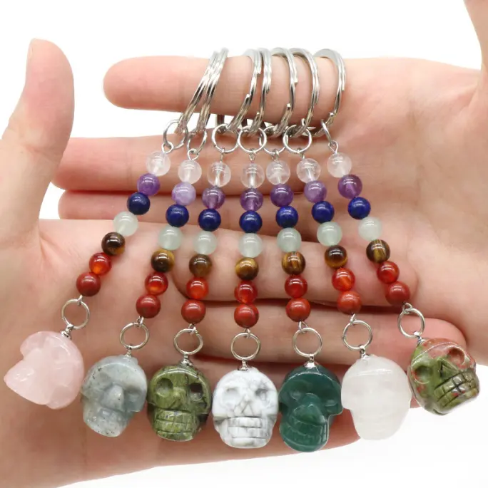 Healing Crystal Hand Craved Skulls Head ciondolo Charms portachiavi Natural 7 Chakra Stone Bead portachiavi per donna uomo