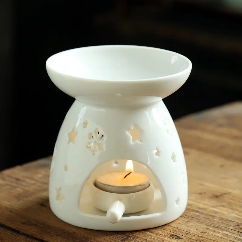Candelabro de cerámica de fábrica para habitación, soporte de vela europeo, lámpara de aromaterapia hueca, floreado