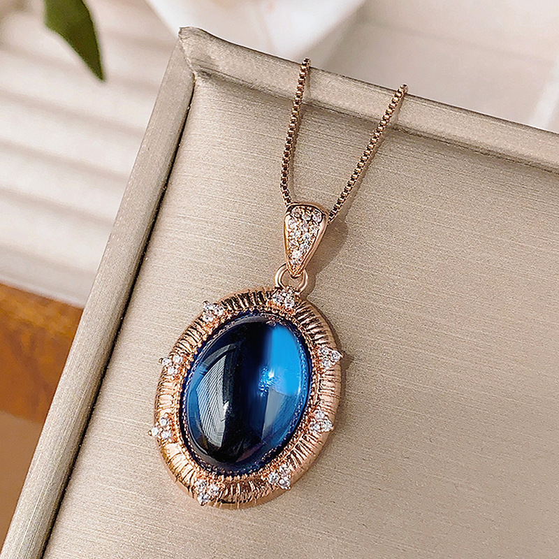 Colgante de cristal puntiagudo azul con cadena
