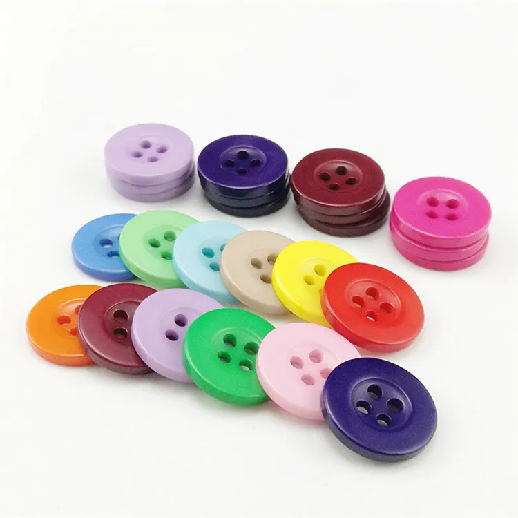 Atacado em estoque 500 peças coloridas extravagante resina redonda botão de costura 4 furos botões traseiros lisos para crianças
