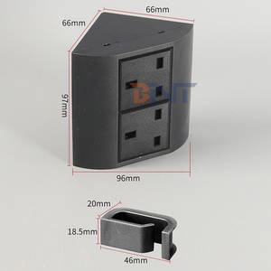 Enchufe portátil de esquina para escritorio de oficina y hogar del Reino Unido con 2 puertos de salida USB a para múltiples dispositivos o uso en hospitales - Product Image 4