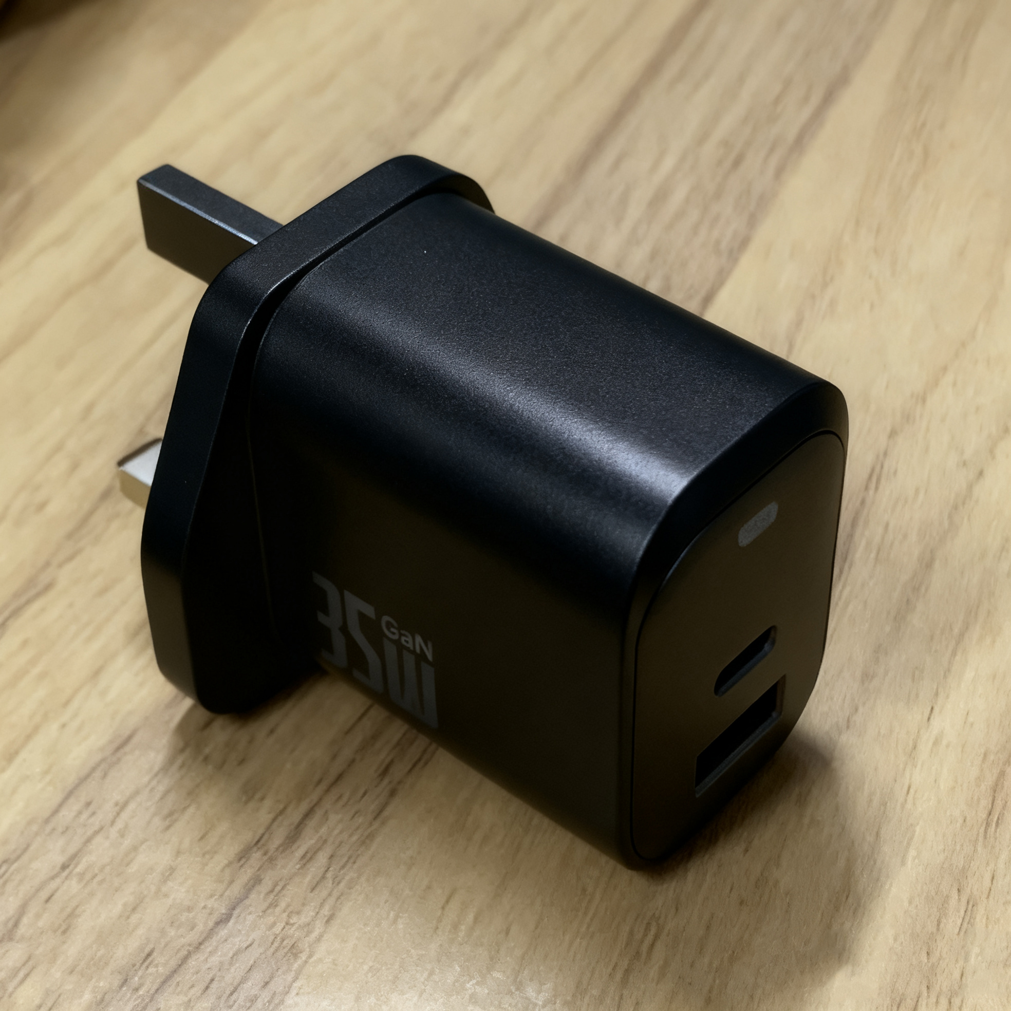 Prise britannique noire