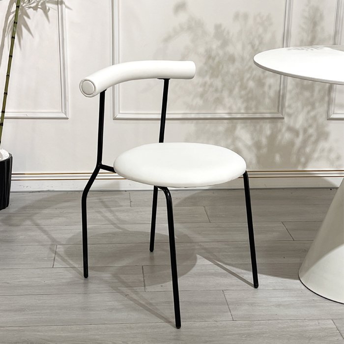 Chaise à roulettes blanc pur-noir