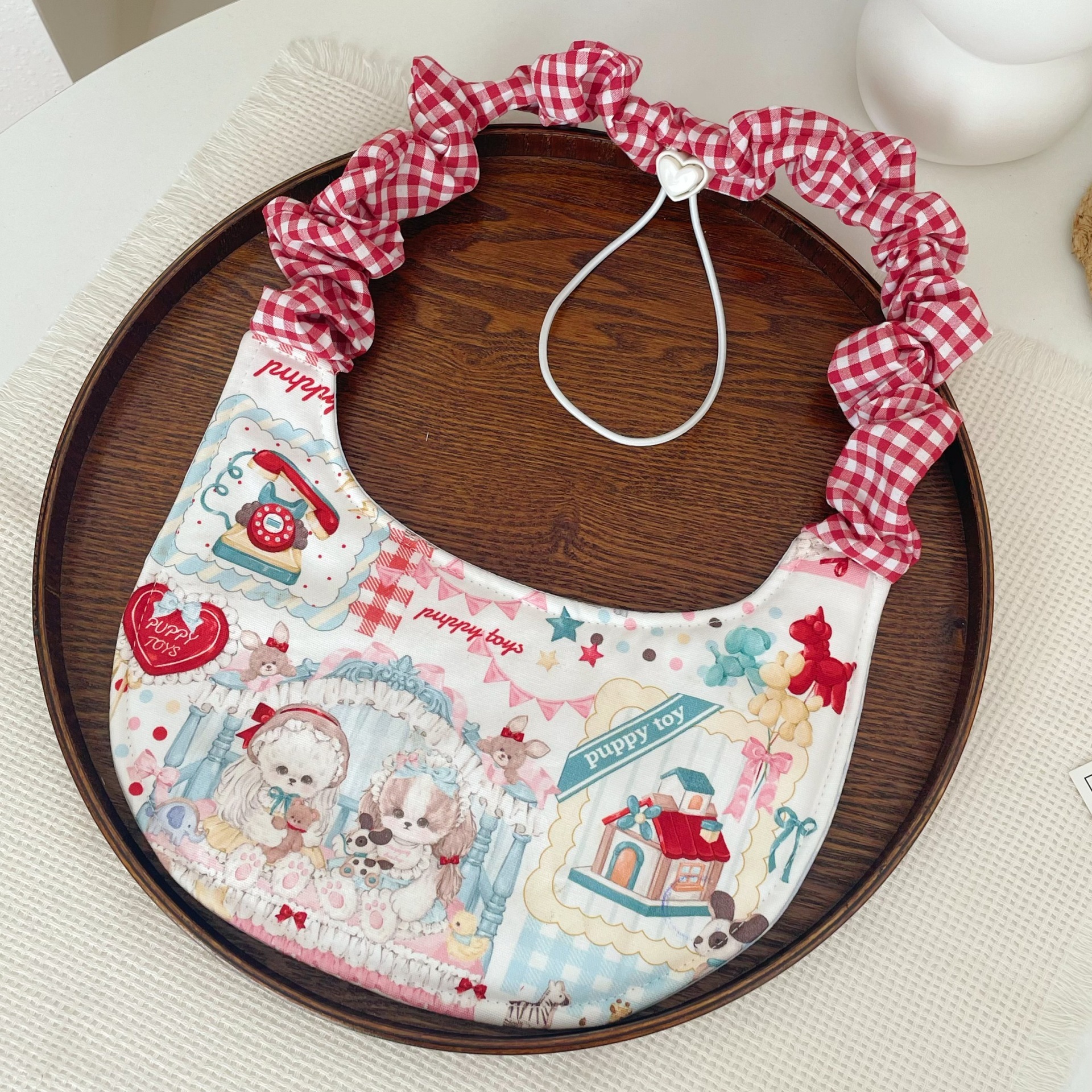 Thickened bib with little bear pattern
