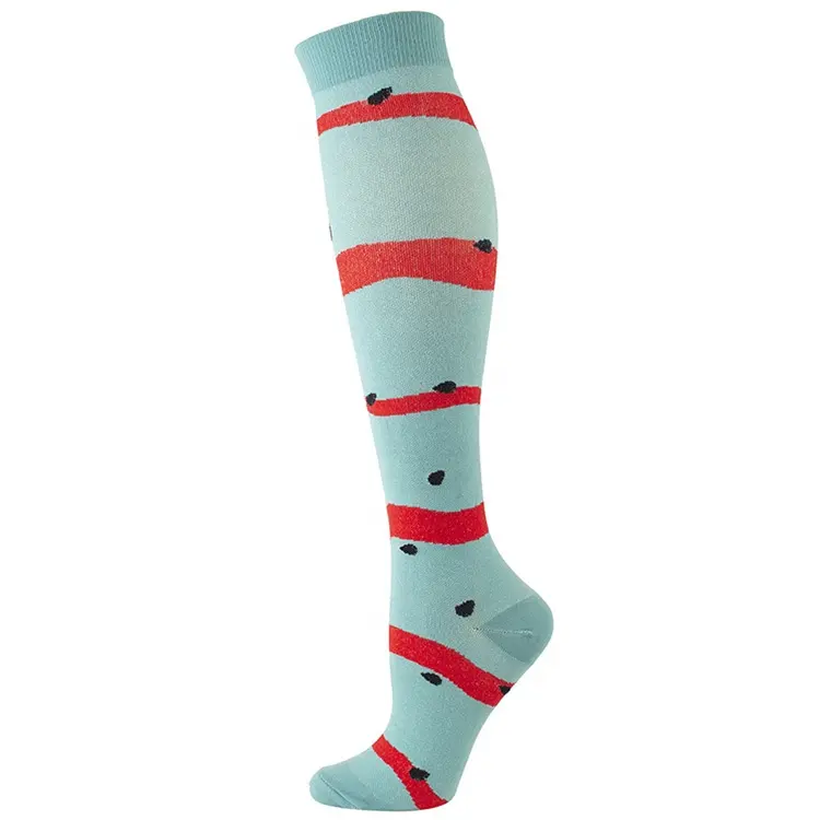 Belles chaussettes de compression de haute qualité 20-30mmhg avec des chaussettes de sport à motif intéressant pour jeune homme et femme