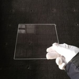 Özelleştirilmiş 1mm <span class=keywords><strong>1.8mm</strong></span> 2mm 3mm dokunmatik ekran düşük demir temizle temperli cam Lcd ekran ekran
