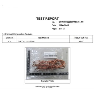 Инспектор выбирает образец на заводе для тестирования продукта - Product Image 1