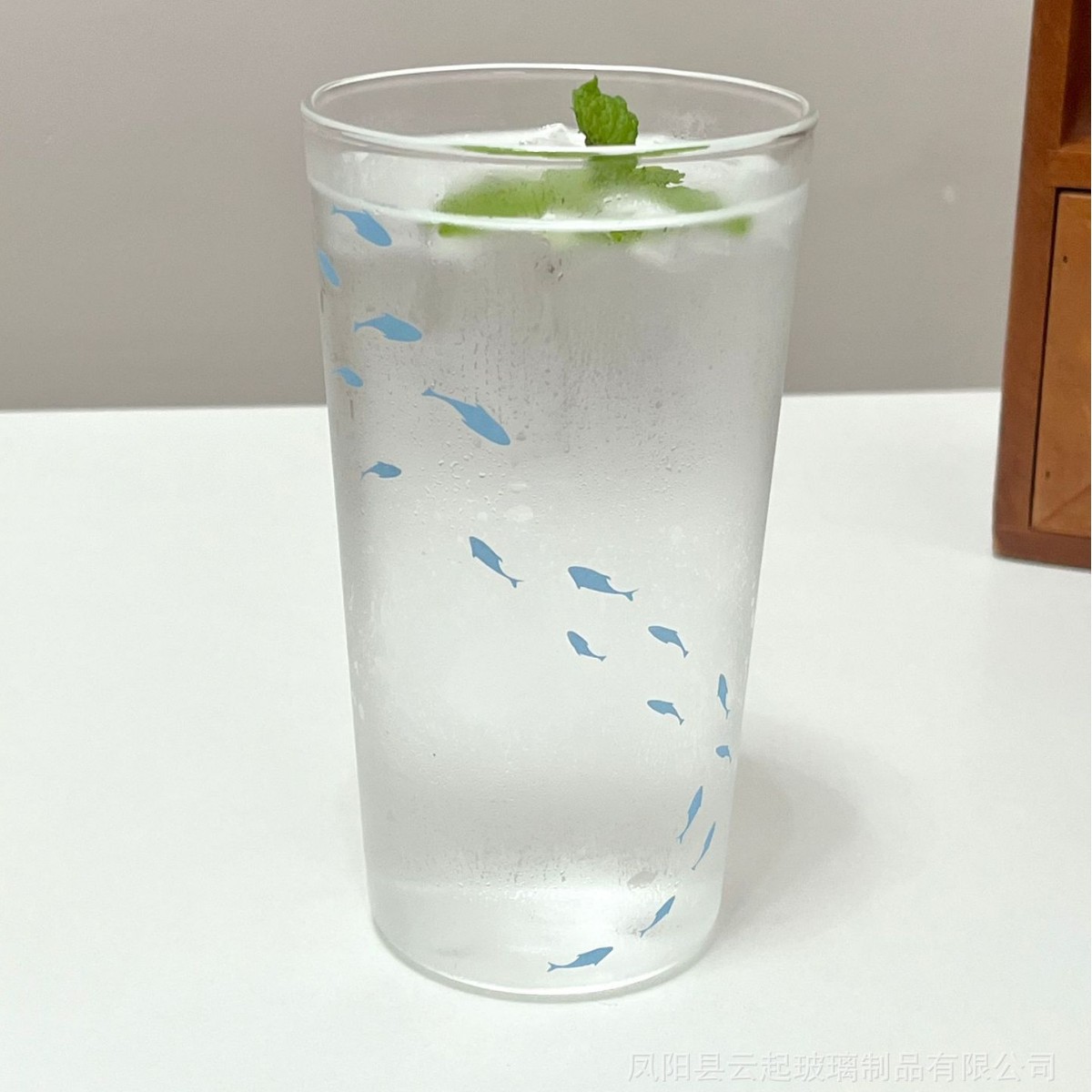 Petite tasse à poisson bleu clair