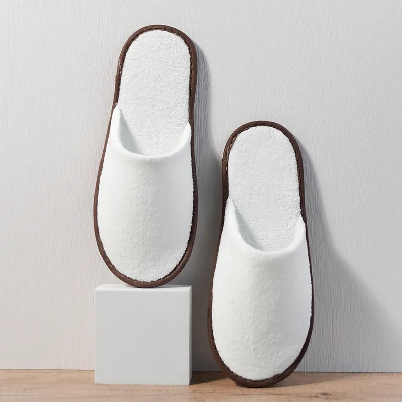 Custom Luxe 5 Sterren Hotel Slippers Met Aangepaste Logo Kamer Antislip Zachte Wegwerp Slippers