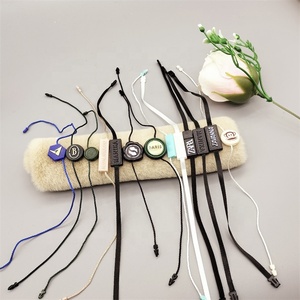 Hangtag Lock Custom Relieve Brand Name Logo String Cord Plastic Swing Loop Hang Tags Seal String para prendas de vestir - Product Image 4