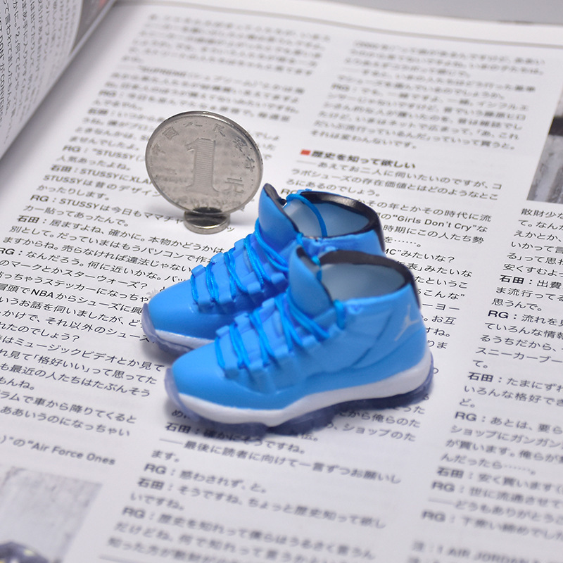 11 paia di scarpe blu-nude della Carolina del Nord
