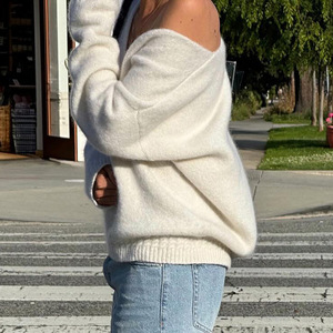 2024 otoño básico trenzado tejido profundo V suéter suelto perezoso mujeres suéter corto de punto - Product Image 3