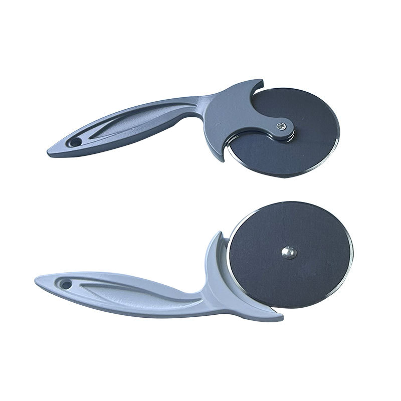 Handle color random - pizza cutter