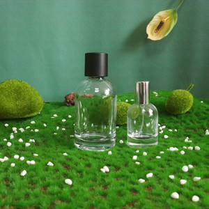卸売空香水噴霧器30 ml 50 ml 100 mlクリアラウンド磁気キャップスプレーガラス香水瓶噴霧器付き - Product Image 1