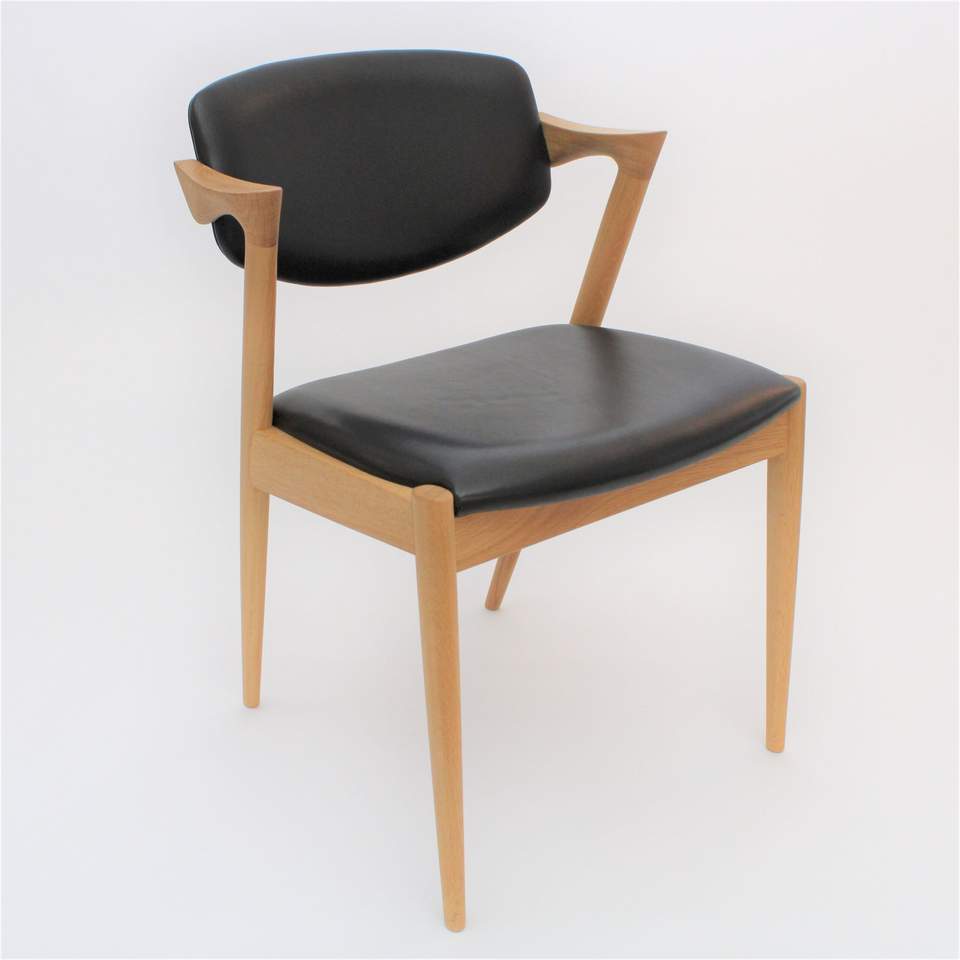 Custom Wholesale Modern Restaurant Upholstered Faux Leather Oak Dining Chair With Arms Black Leather Z Shape Dining Chair