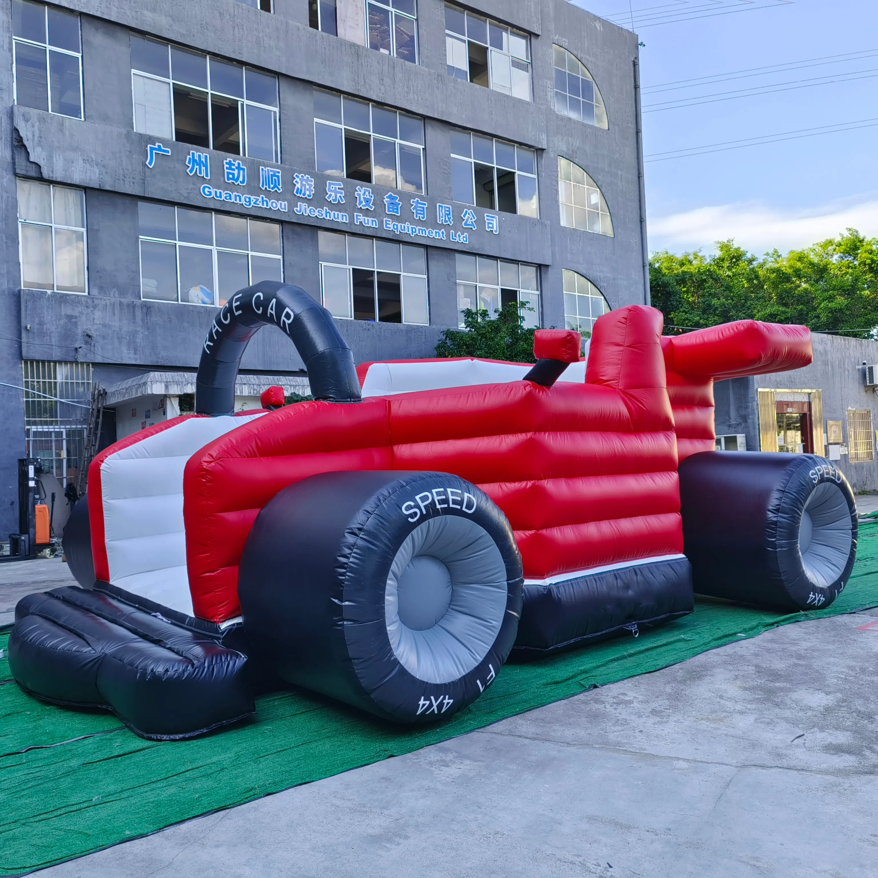 Design creativo prezzo di fabbrica auto da corsa modello giocattolo parco giochi gonfiabile letto di salto