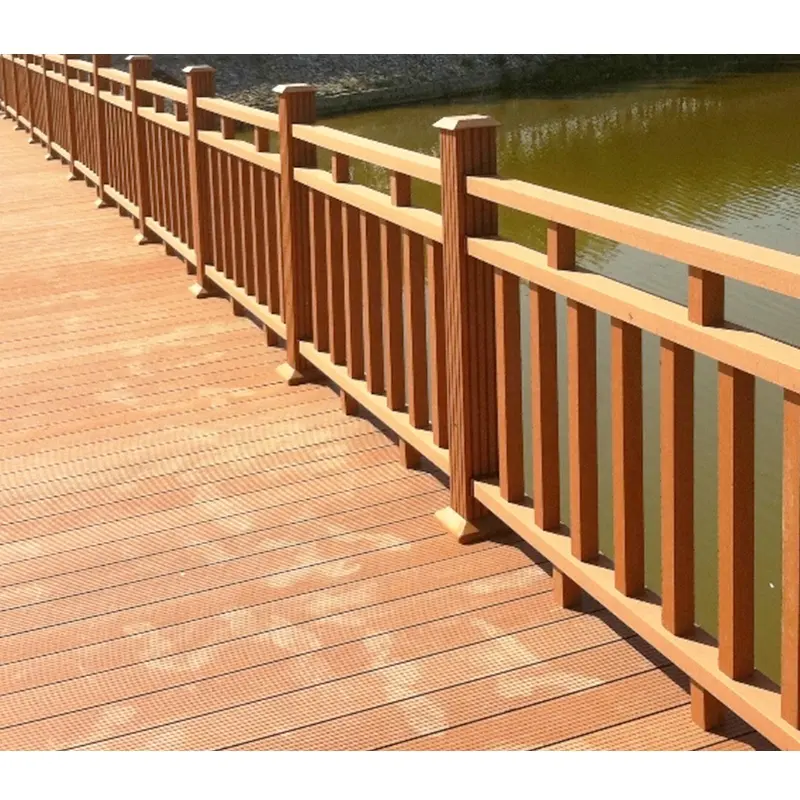 Balcone patio ponte impermeabile resistente al fuoco in legno composito di plastica WPC ringhiera