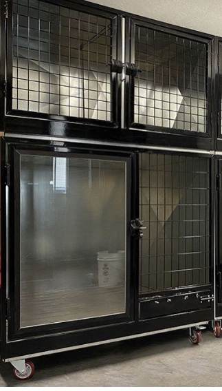 Powder Coated Galvalume Kennel with Tempered Glass Door