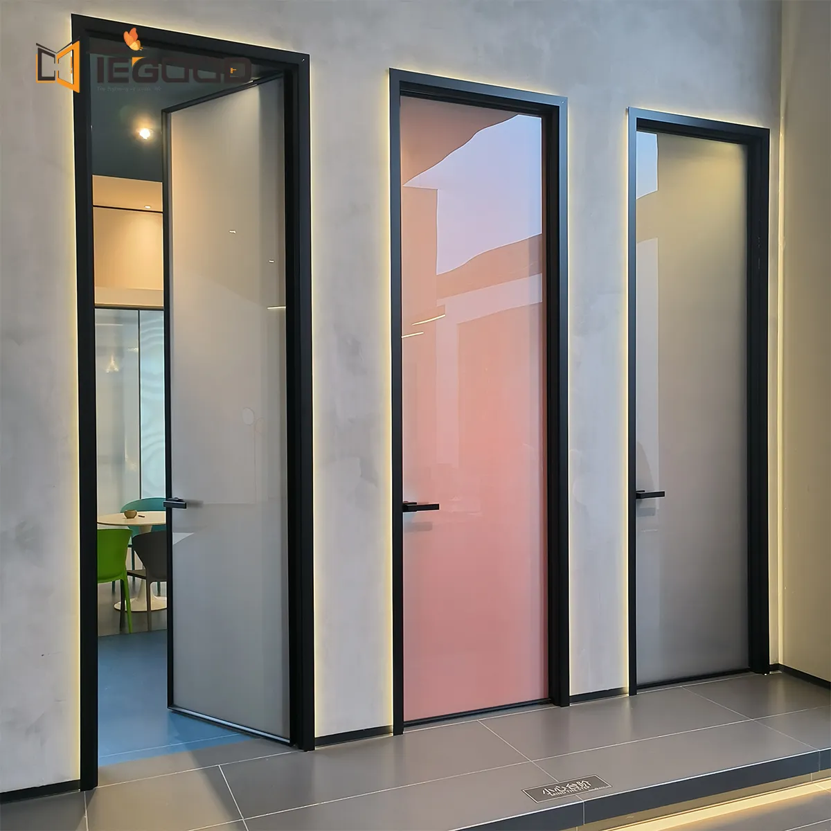 Porta d'ingresso in alluminio con telaio sottile colorato per interni minimalista dal design moderno di vendita caldo per il bagno