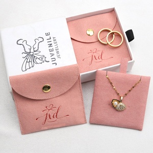 Individueller Prägungsschlüssel Knopf-Mikrofasertuch Schmuckbeutel mit Einsatzpad Halskette Ring Verpackung Klappen Wildleder-Schmuckbeutel - Product Image 6