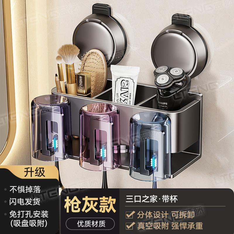 ครอบครัวสามคนพร้อมแก้ว