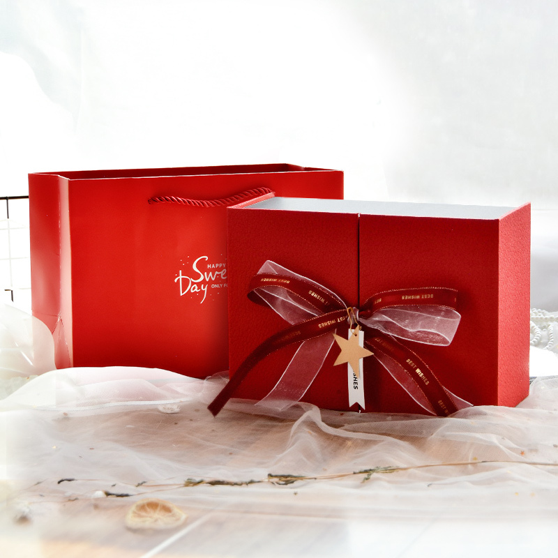 Favorite + gift bag (includes raffia + greeting card)