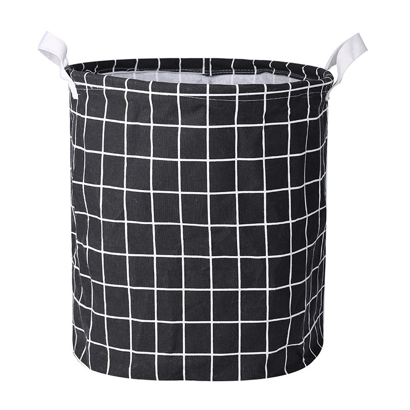 À carreaux noirs