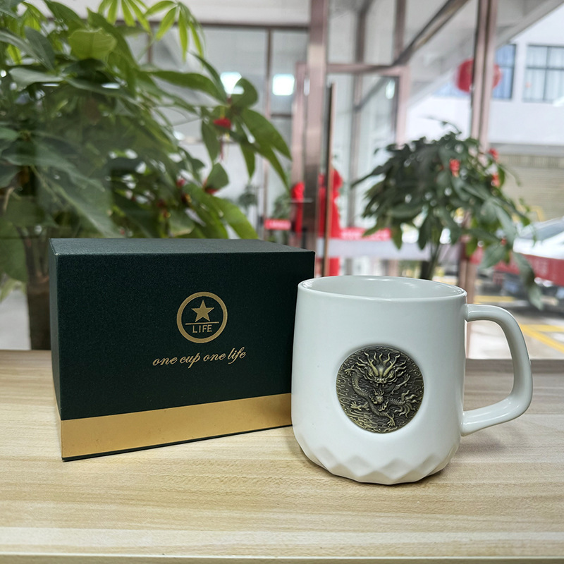 Copa de sello de bronce con patrón de dragón blanco mate y caja de estrellas