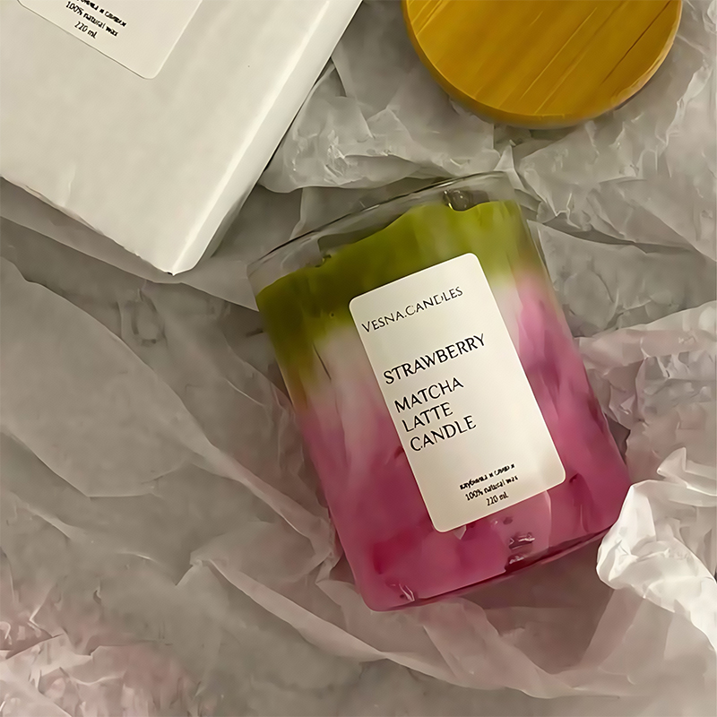 CANDELA LATTE AL MATCHA E FRAGOLA