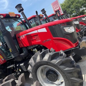 中国工厂直接供应农业用4x4轮式农用拖拉机