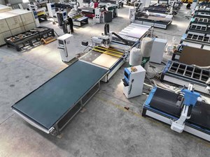 Máquina de madera CNC de anidamiento automático con sistema de etiquetado de carga y descarga con sistema de husillo y mandrinado Cut & drill M-shine - Product Image 2