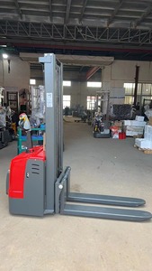 1.6m ila 3.5m arasında ayarlanabilir kaldırma kapasitesine sahip yüksek performanslı 2 tonluk Stand-On elektrikli istifleyici - Product Image 3